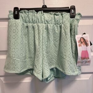 Celebrity Pink The Candy Eyelet Short Jr Womens SZ Medium New With Tags Green